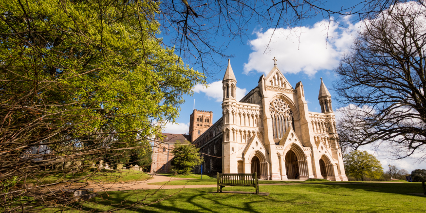 Photo of the front of cathedral of St Albans in Hertfordshire